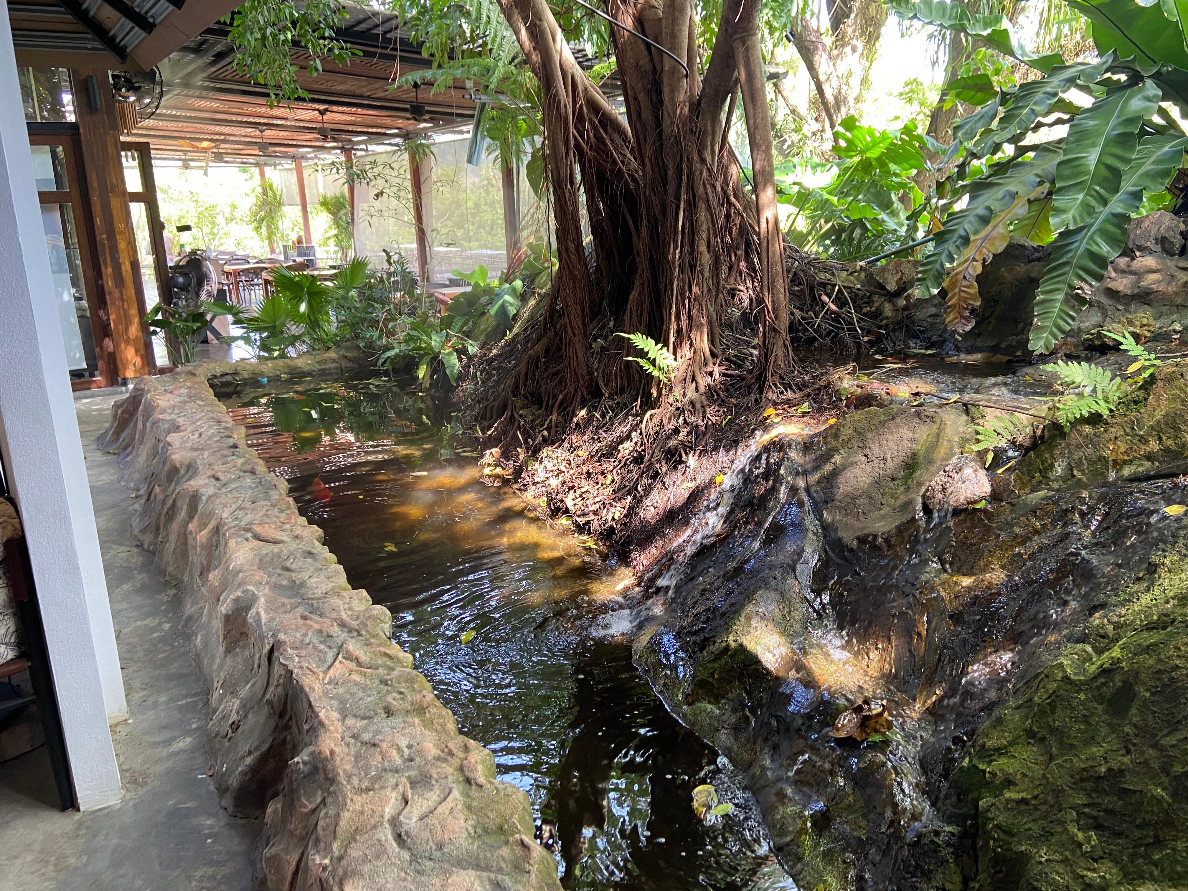 Lobby with view of dining area