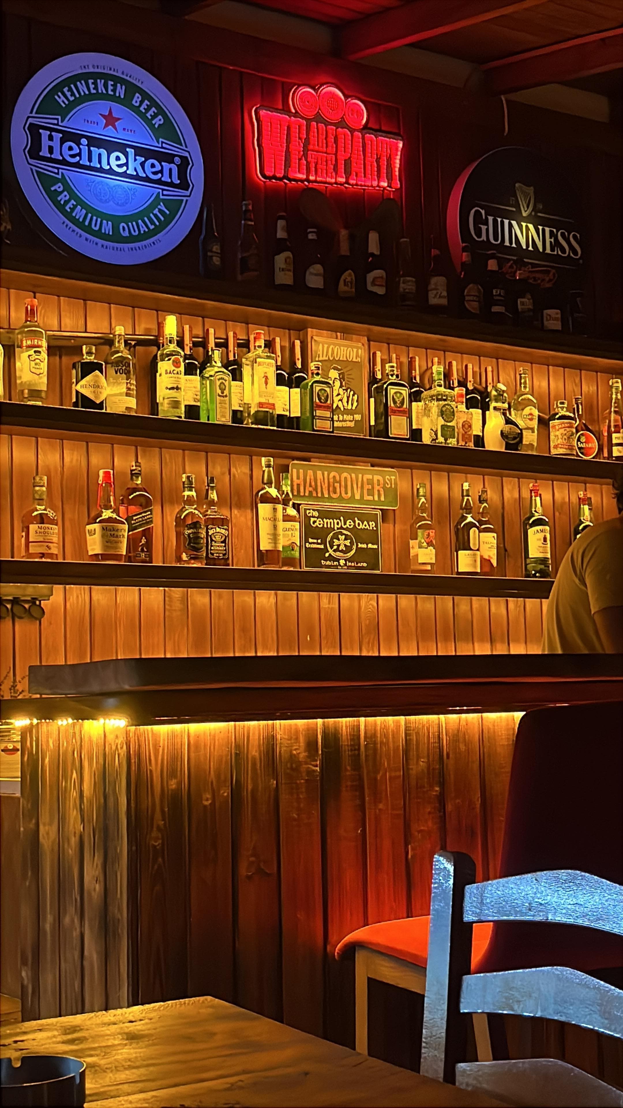 Gayet yeterli bir bar