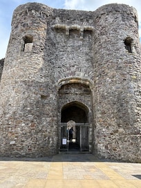 Bijou castle don’t get too excited
