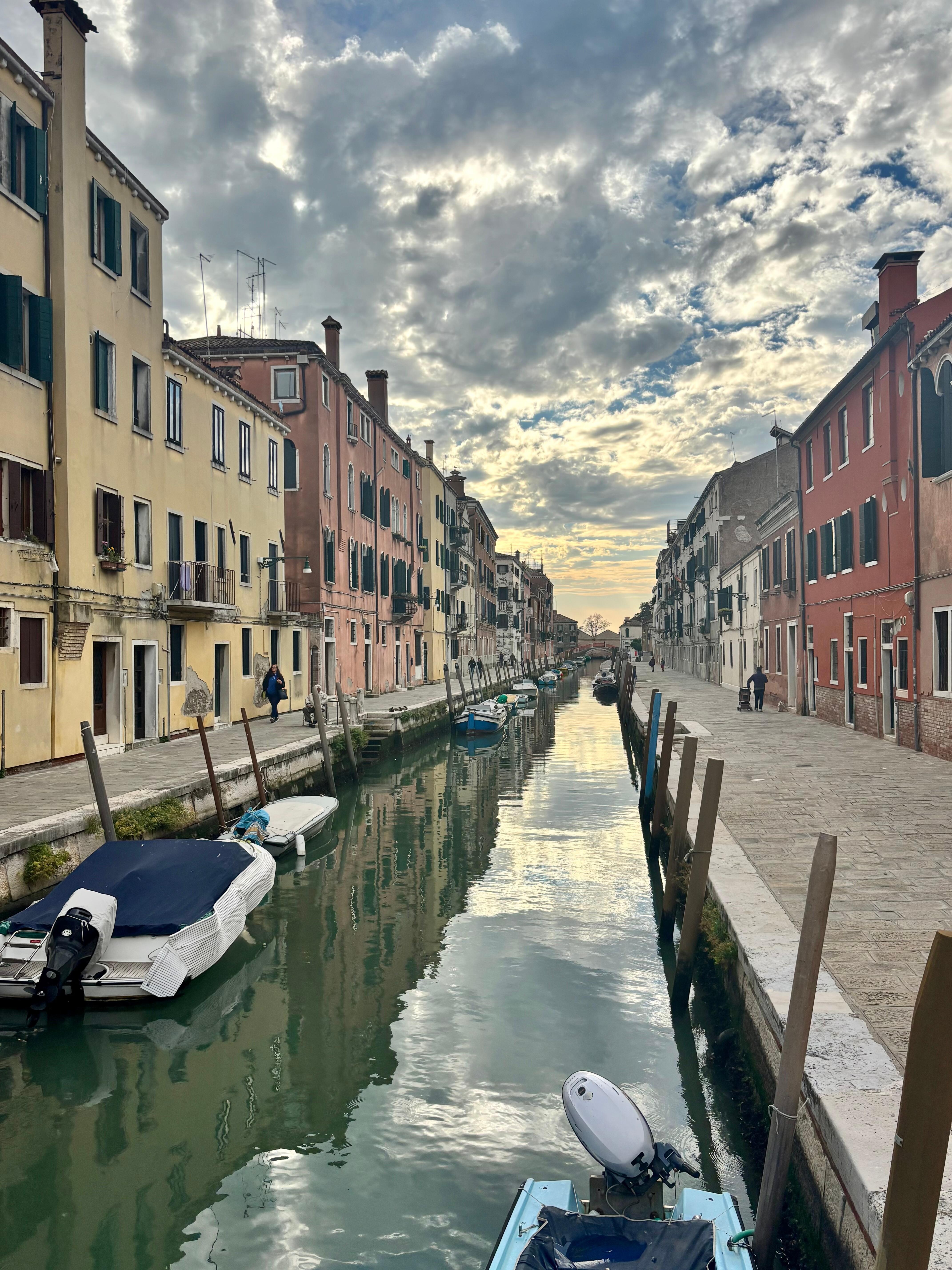Dorsoduro-Venice, Italy 🇮🇹 Canalscape