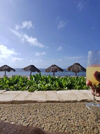 The view from the swim-up pool outside of the oceanfront rooms