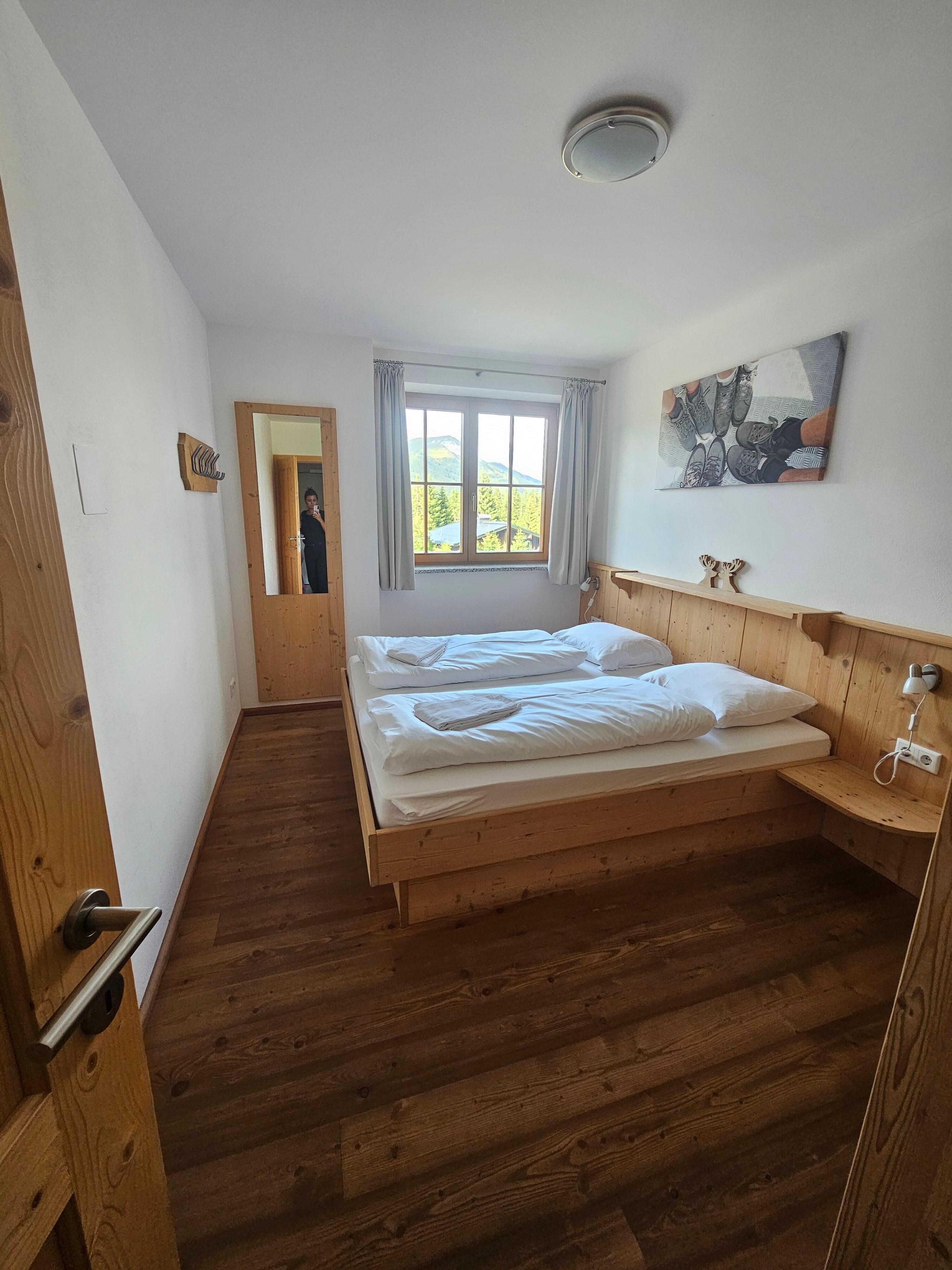 Ein Schlafzimmer, leider zu wenig Stauraum für 2 Personen