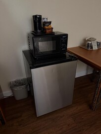 Cafetera, microondas y nevera todo en uno