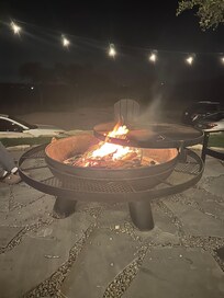 Outdoor fire pit sitting area. Great for smores and hanging out with drinks!