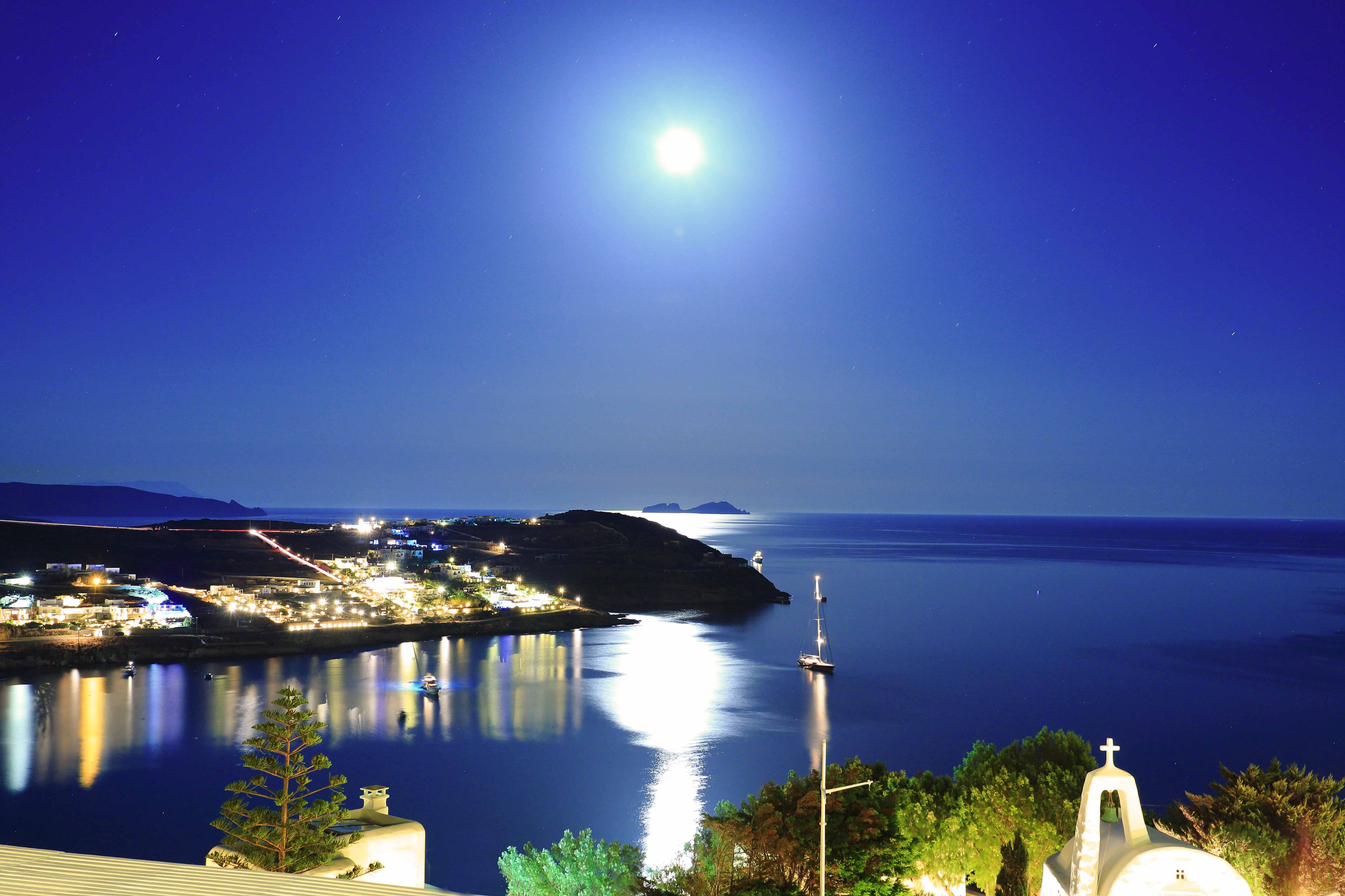 Moonrise from my bedroom's balcony
