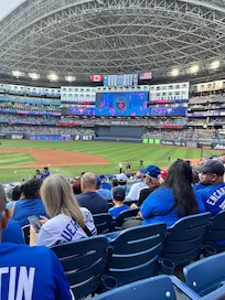 5 minutes de marche pour assister au match des Blue Jays ⚾️