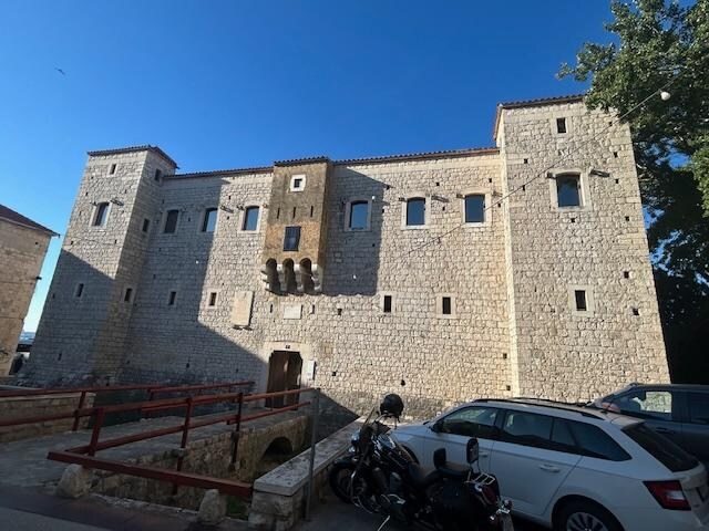 Castel at bottom of lane