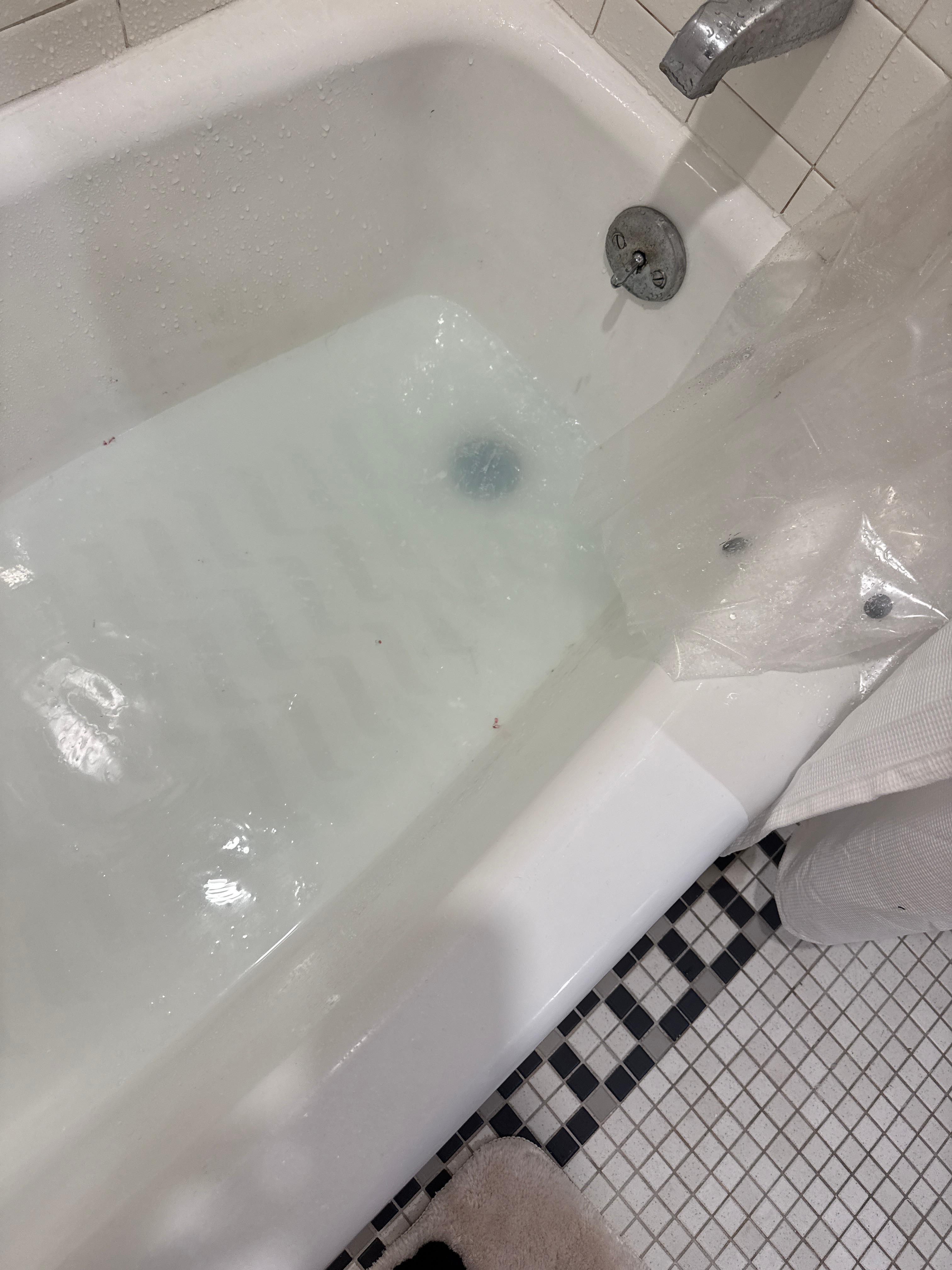 NO HOT WATER AND NON DRAINING TUB. NO HAS SHOWERED YET. DIRTY!