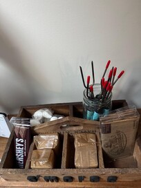 Sâmores bar!! The bottle of wine on delivery was a lovely touch!