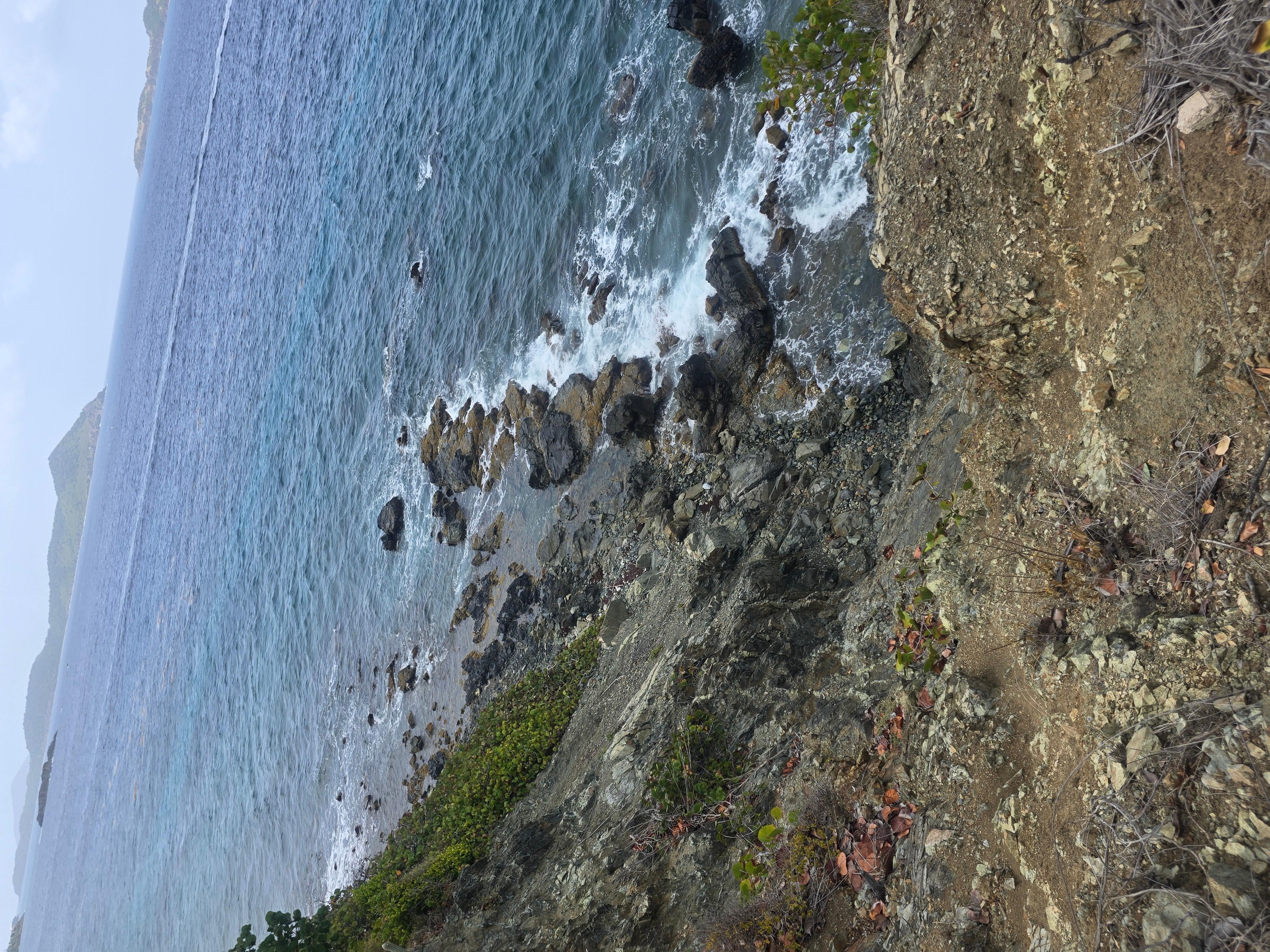 Dangerous cliff drop off. No fence, rope, chain, or sign for safety.