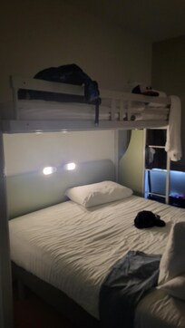 Room has a top bunk over the queen bed... Gr8 for storage...Sleep the other way so you dont bang your head when u get up...