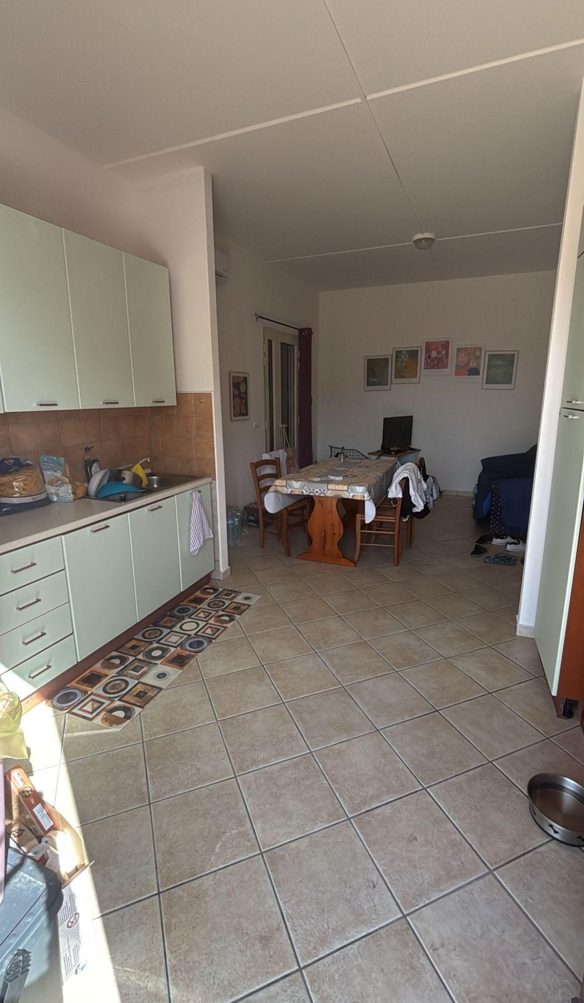 Küche und Wohnzimmer