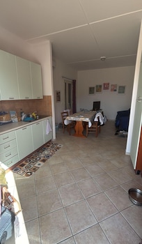 KĂŒche und Wohnzimmer