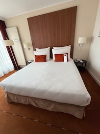 Queen size bed room