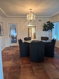 2 inside eating areas