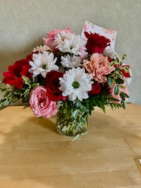 Anniversary flower staff assisted husband with delivery