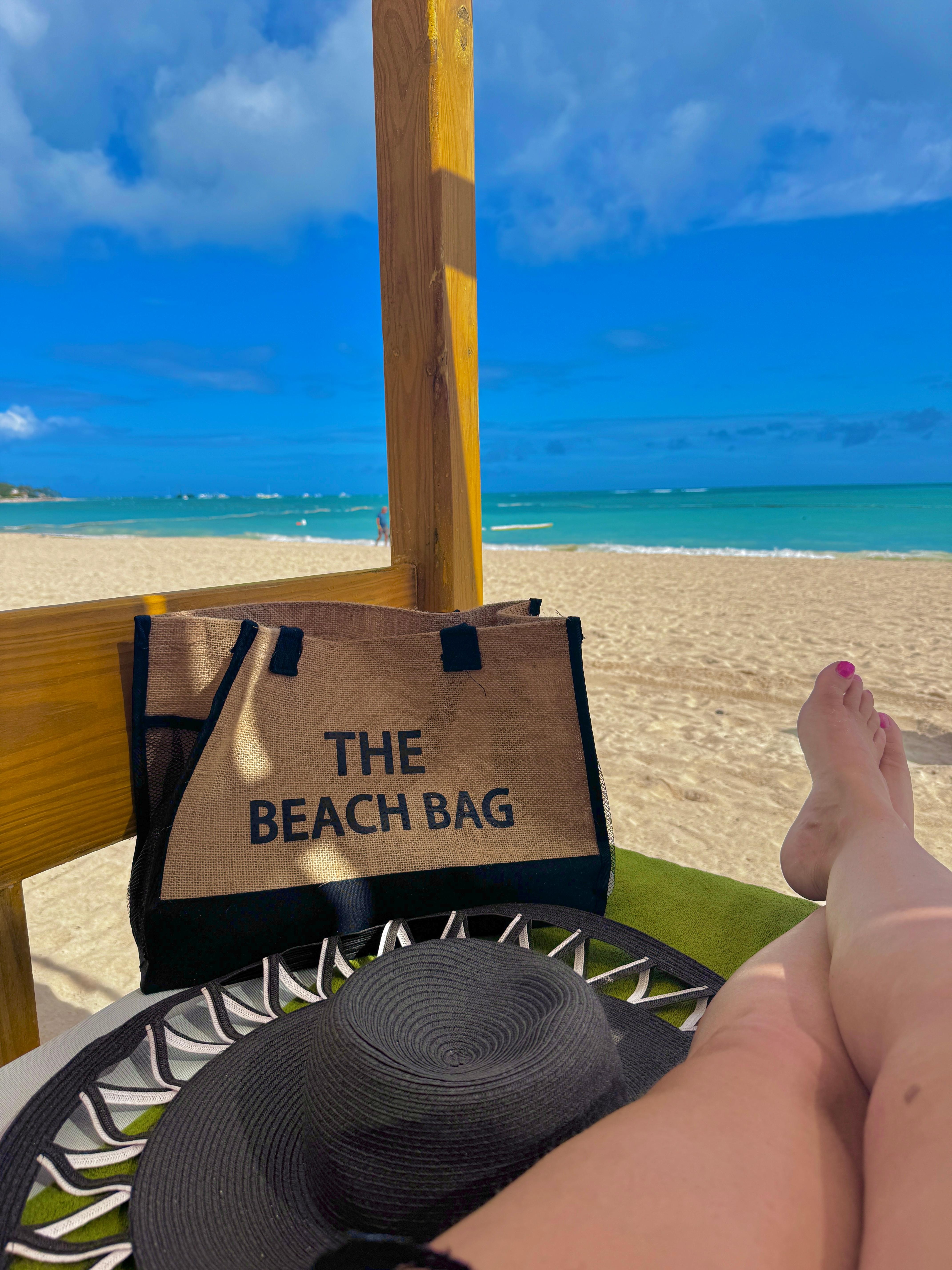 Lits baldaquin de plage, section The Level. Facile à avoir, sans réservation de serviettes. 