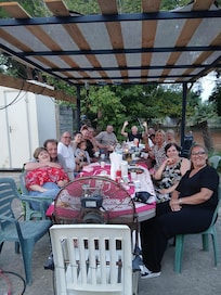 Soirée poulet au Colombo avec le propriétaire,sa femme est ses amis.
Des personnes formidable 👍💯