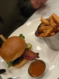 Hamburger was fine… no mayo was available for my friend’s fries.