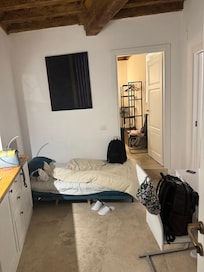 Completely windowless moist rooms