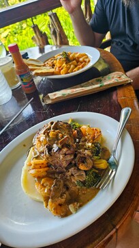 Lunch at the El Avion