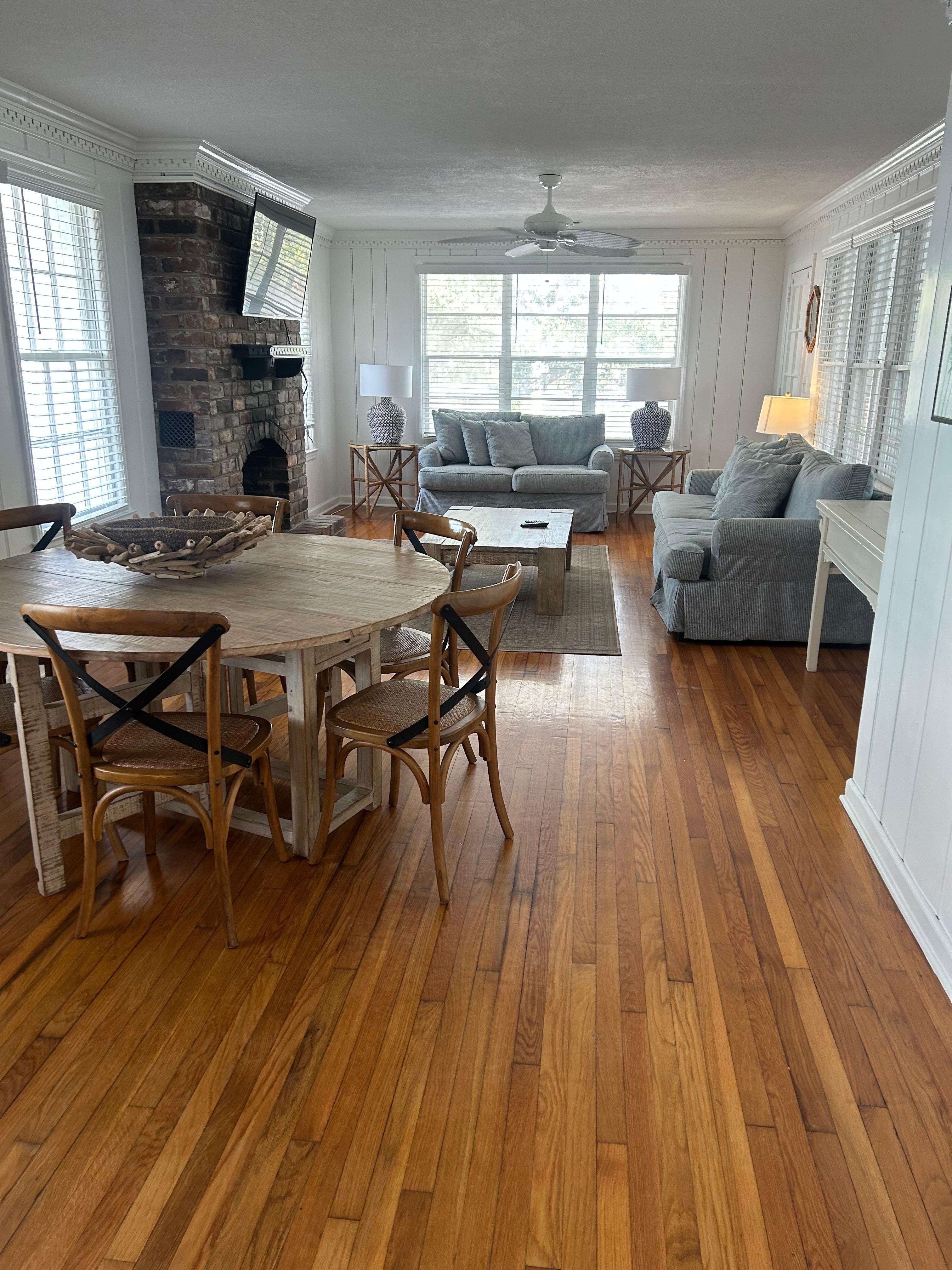 Family room /dining area 