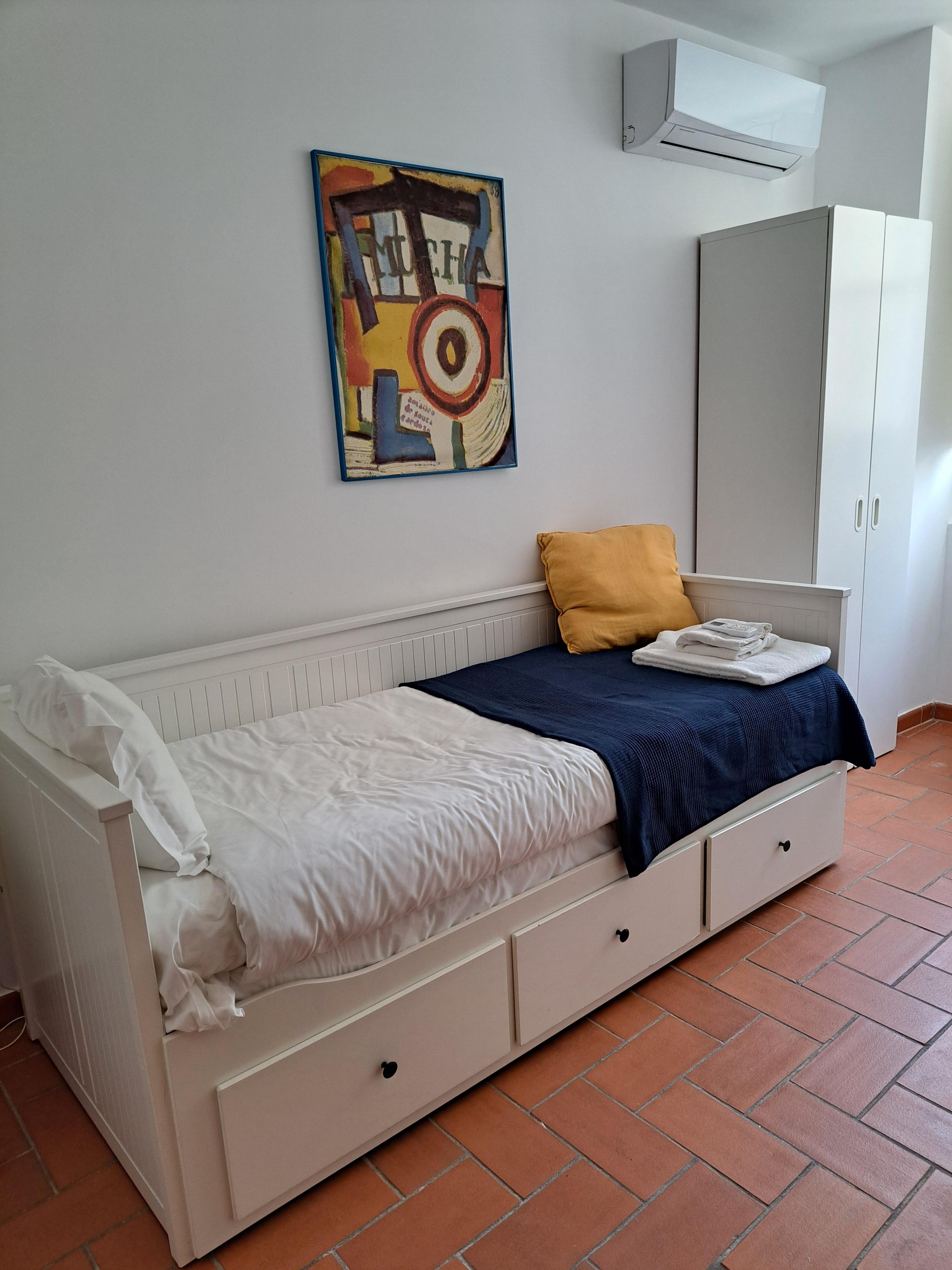 Side bedroom