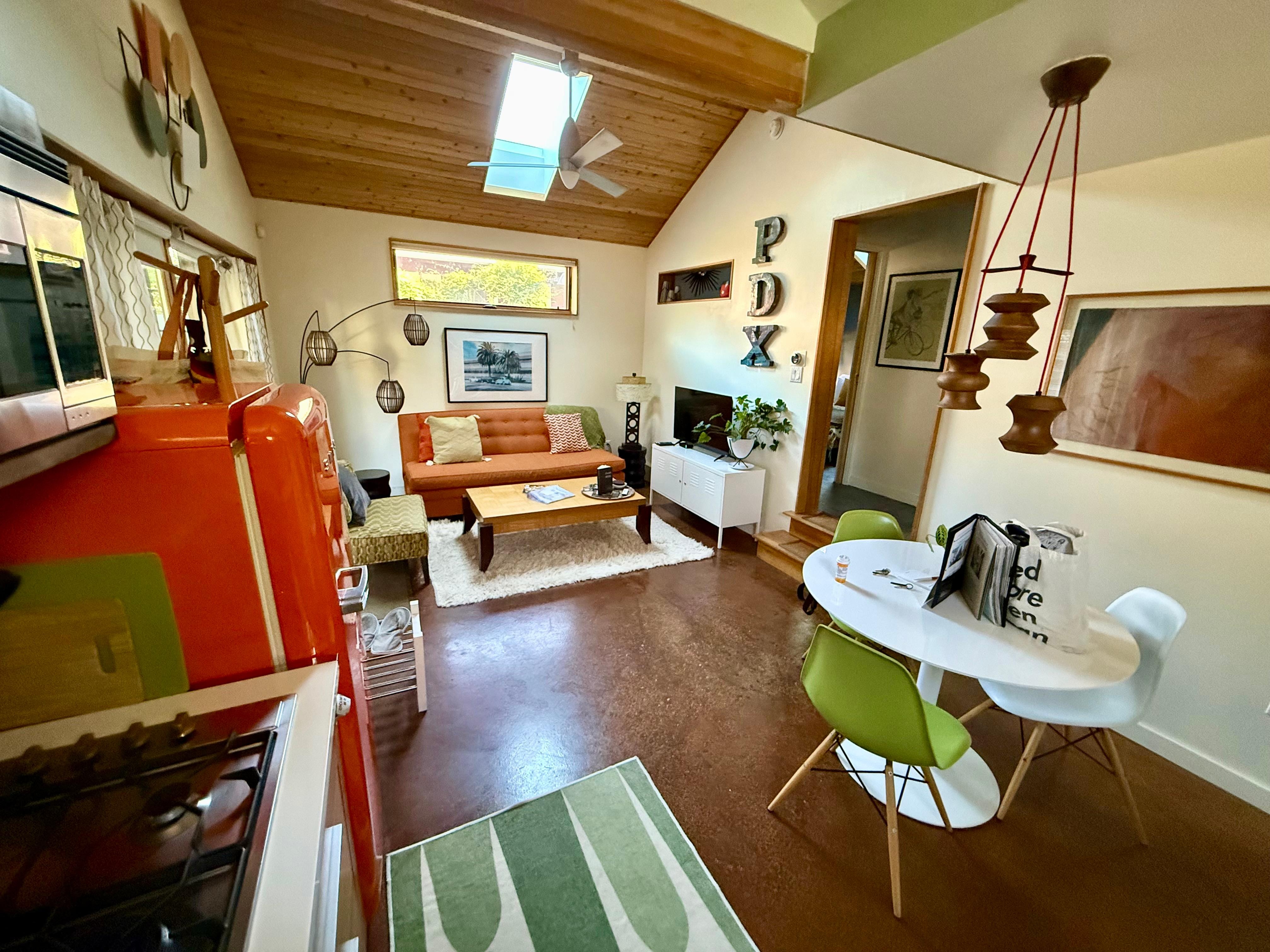 WOW! Great taste in MCM decor. 