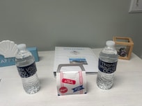 Fresh taffy and waters were waiting for us. 🥰