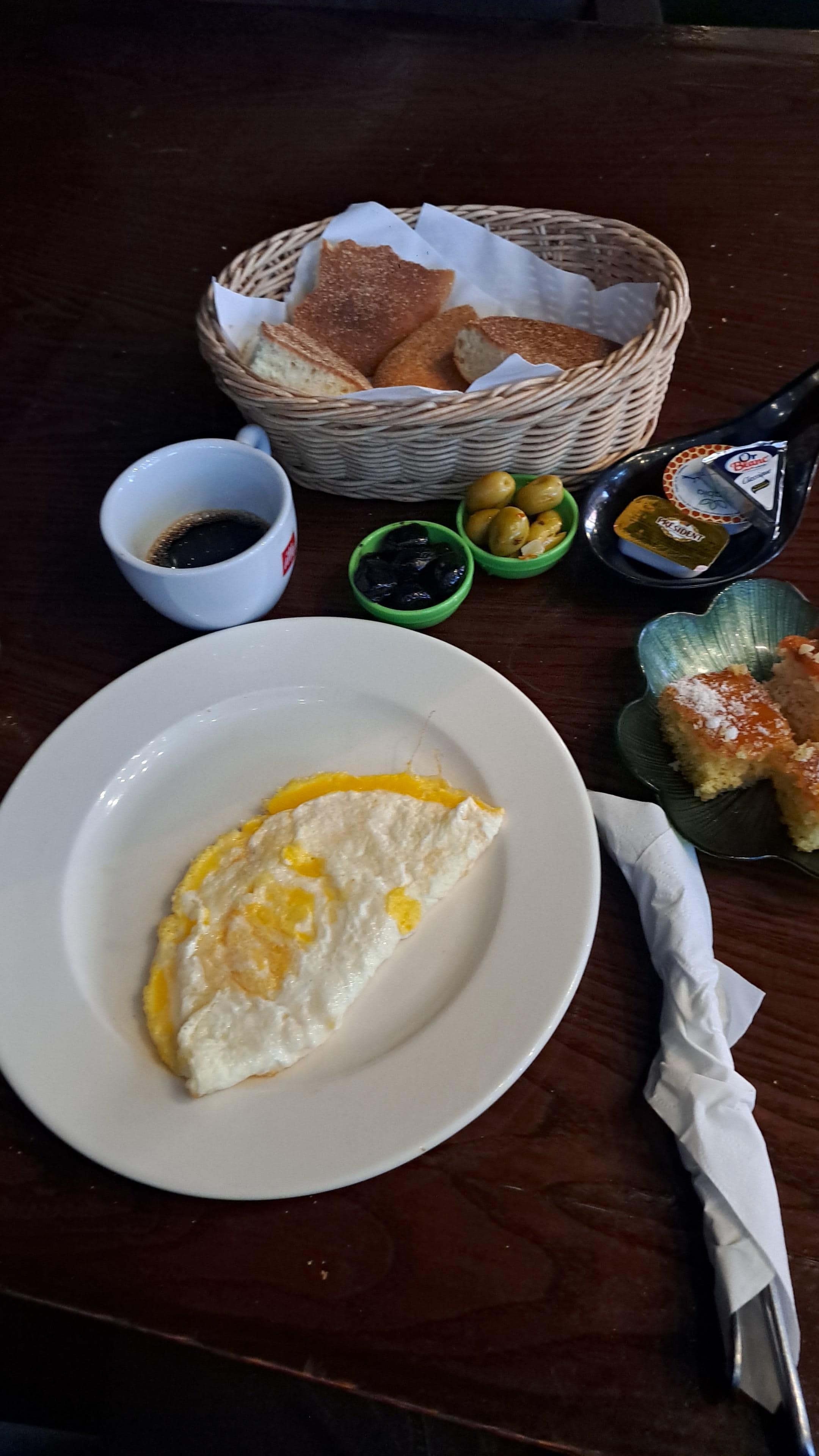 This is the only breakfast available at this hotel no youghurt no toasts no fruits 