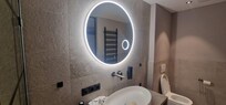 Great mirrors in the bathroom in my Studio.