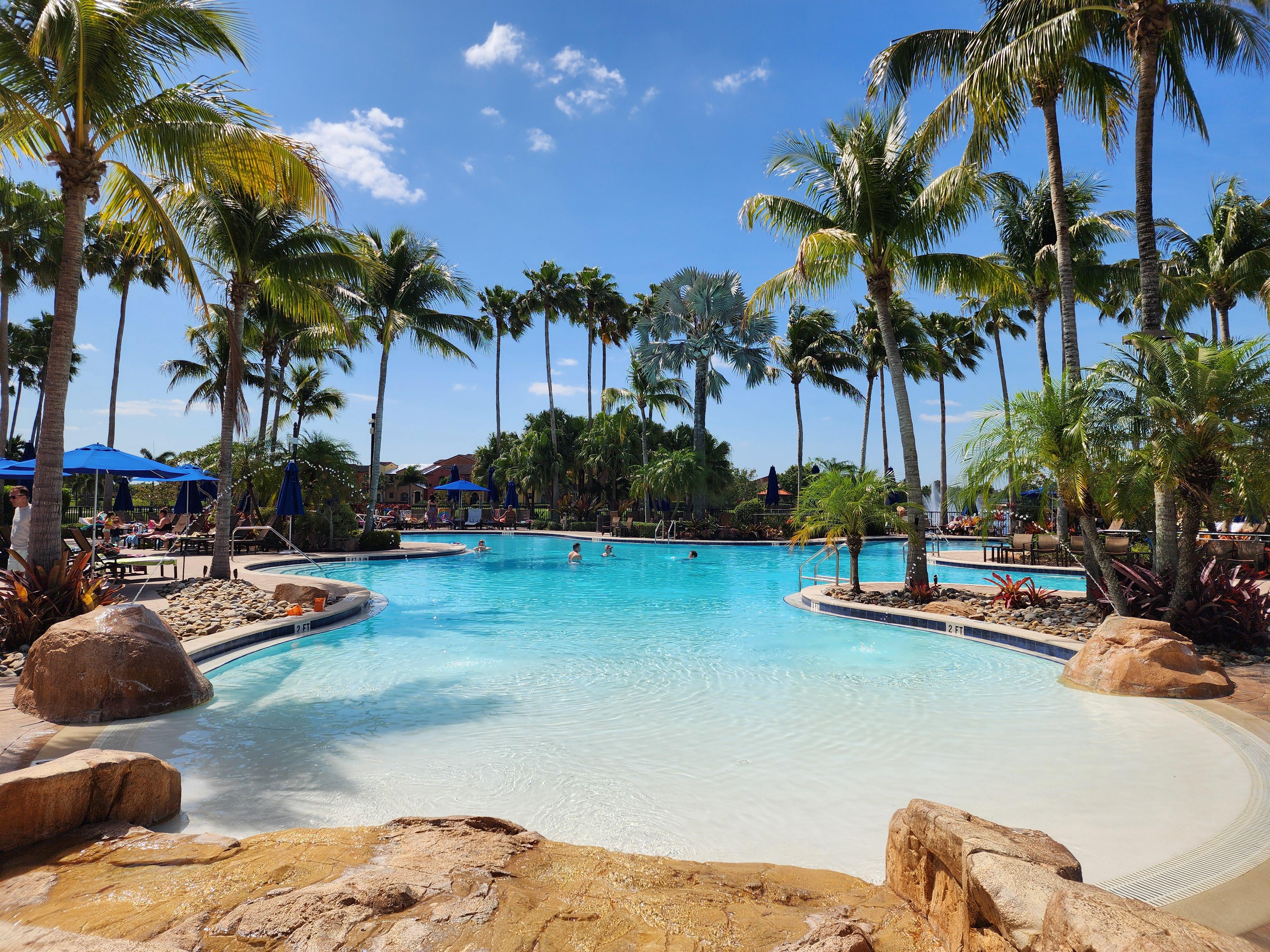 Paseo Pool