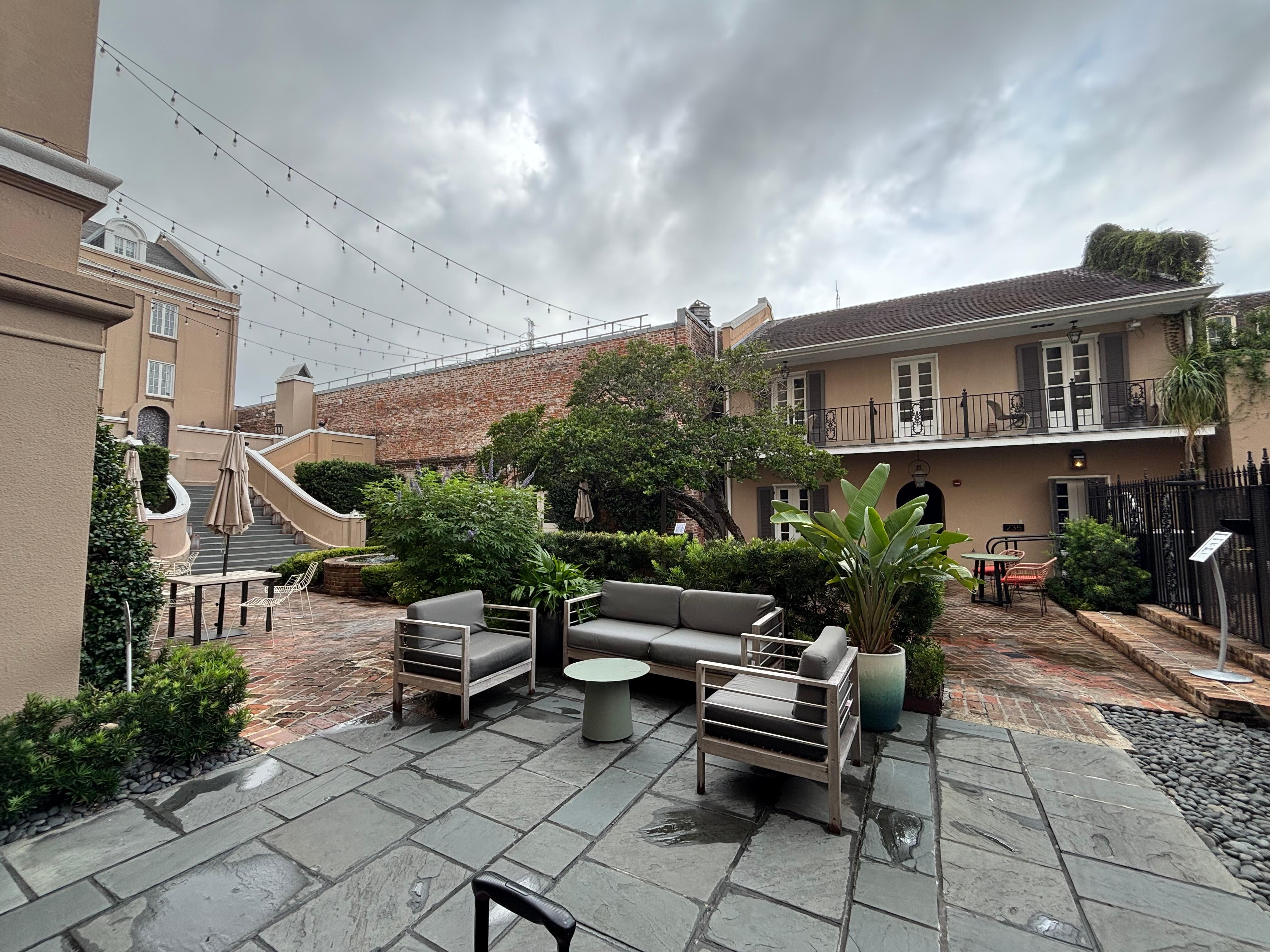 hotels courtyard