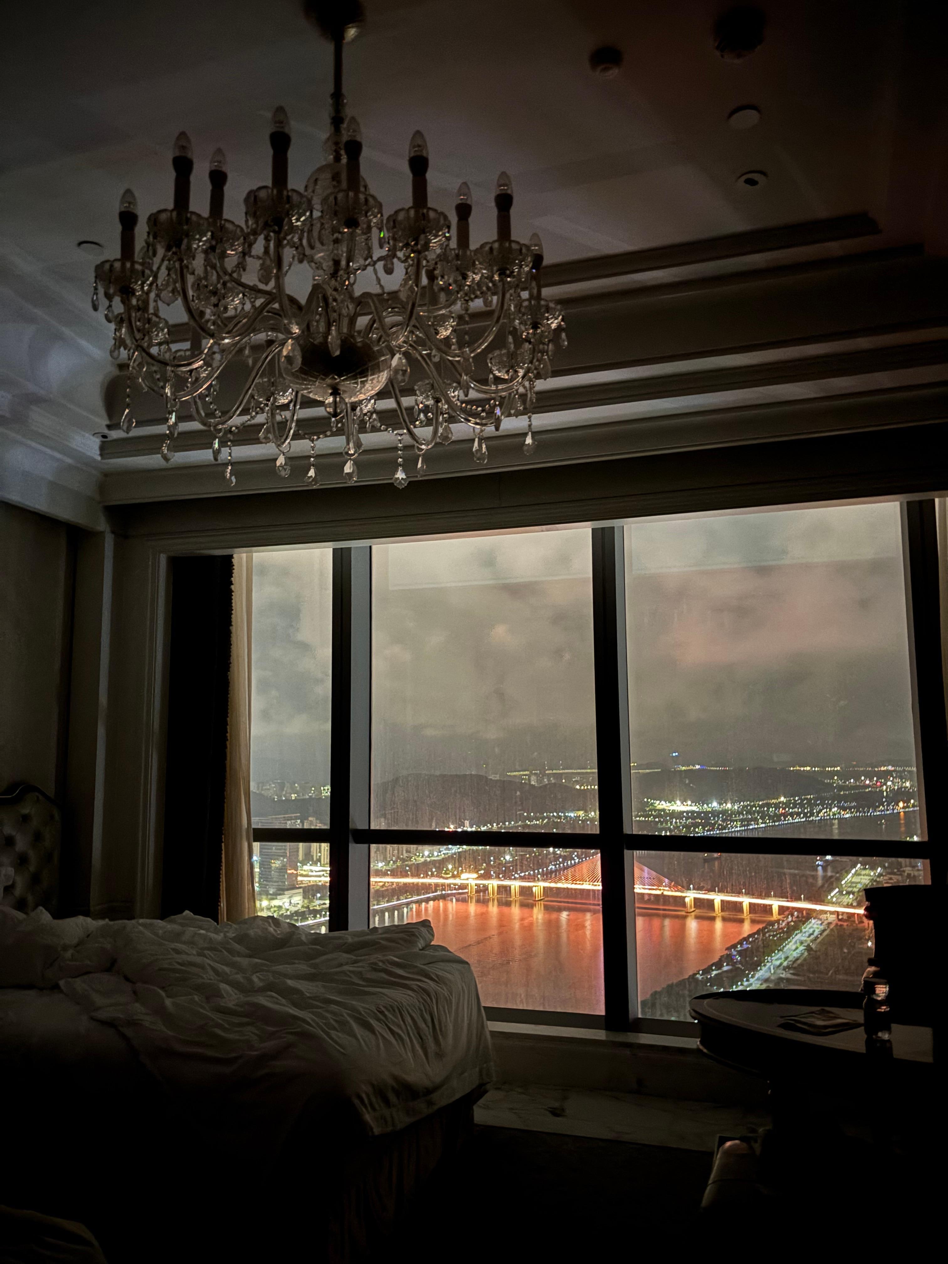 晚上對河的景色一流