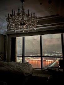 晚上對河的景色一流