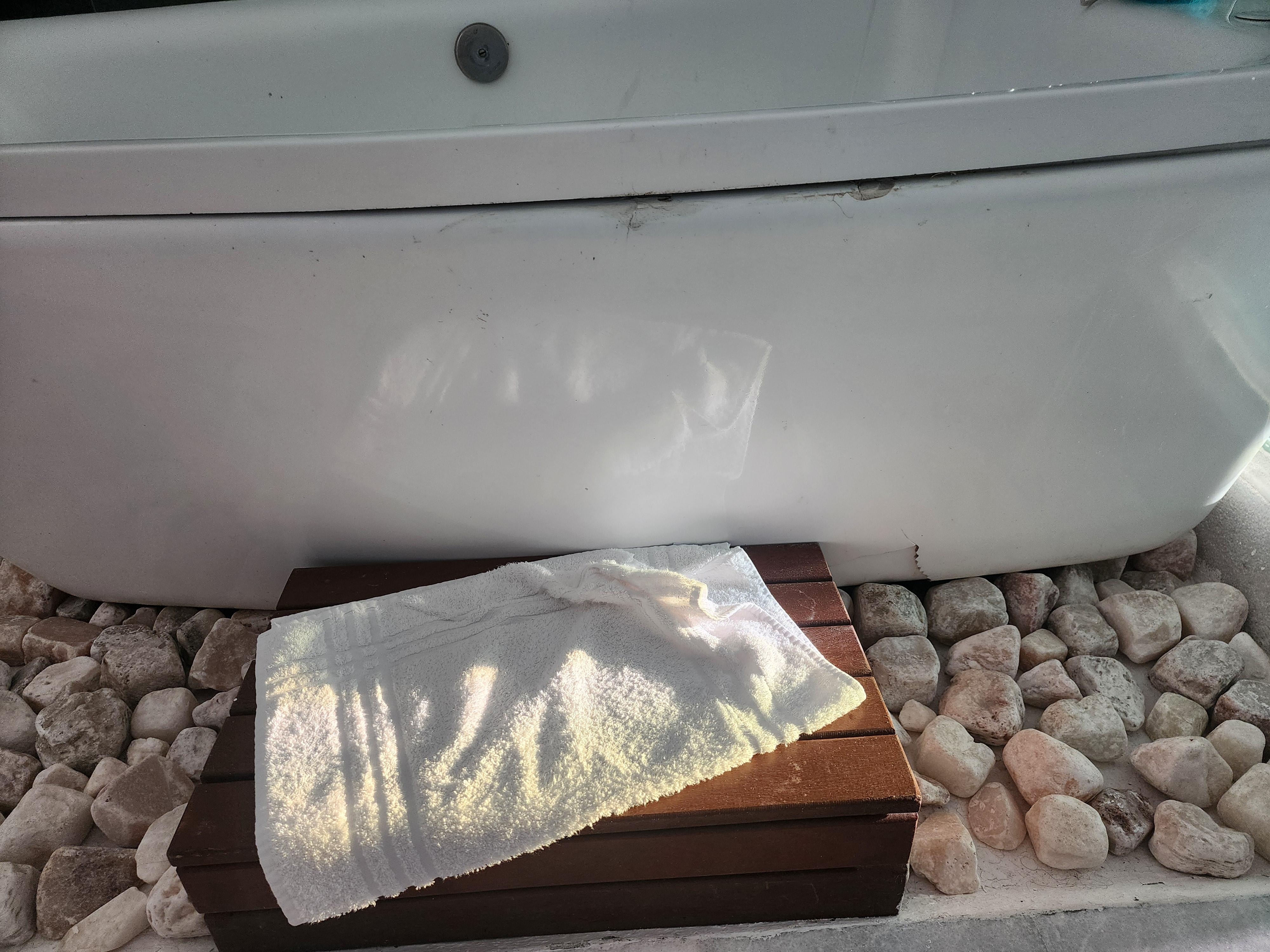 Some cracks and damage to the tub