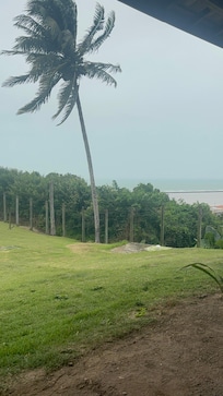 Da varanda do quarto 47 descorina-se a cidade e o mar.