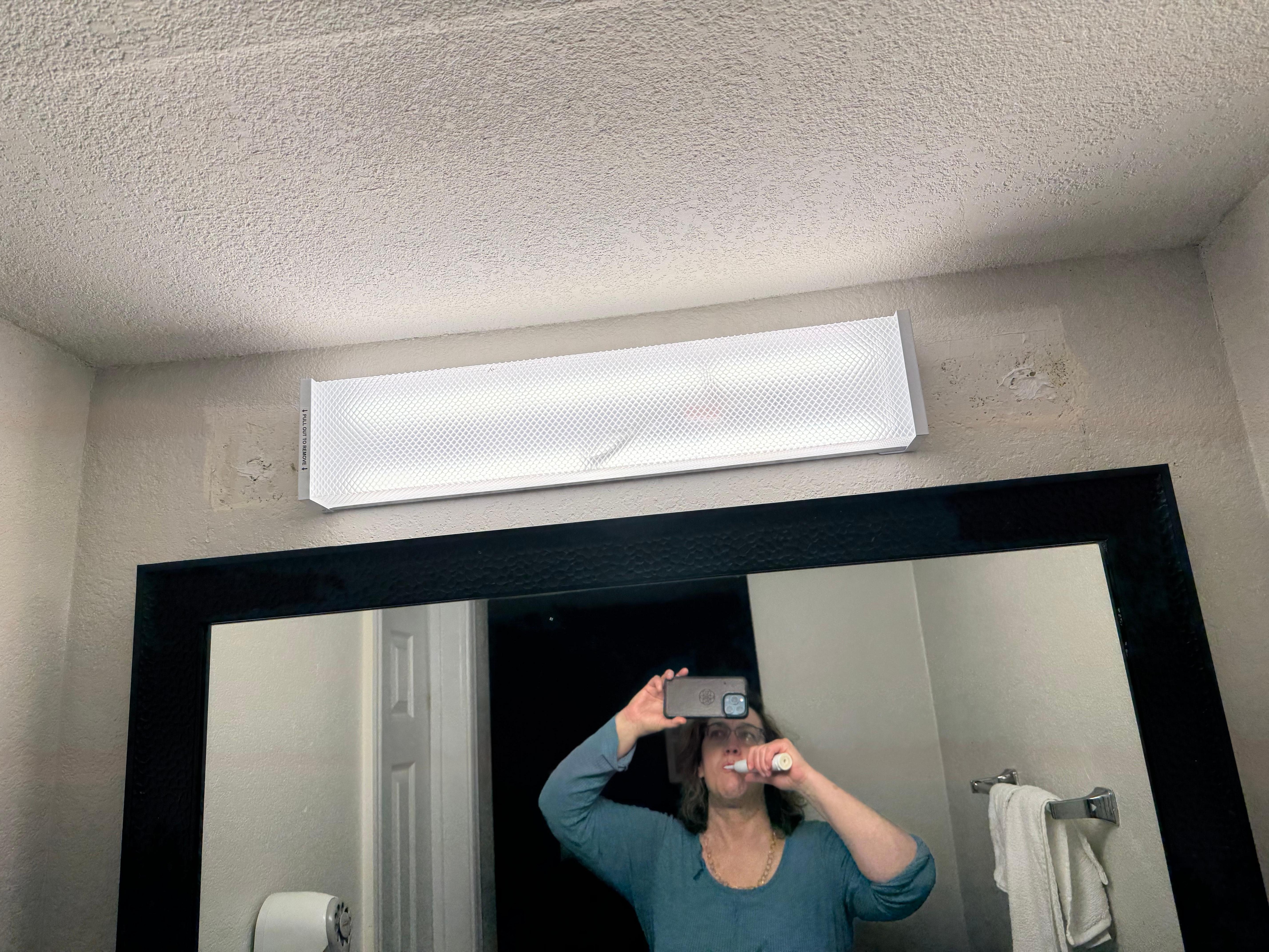 Shoddy vanity light replacement 
