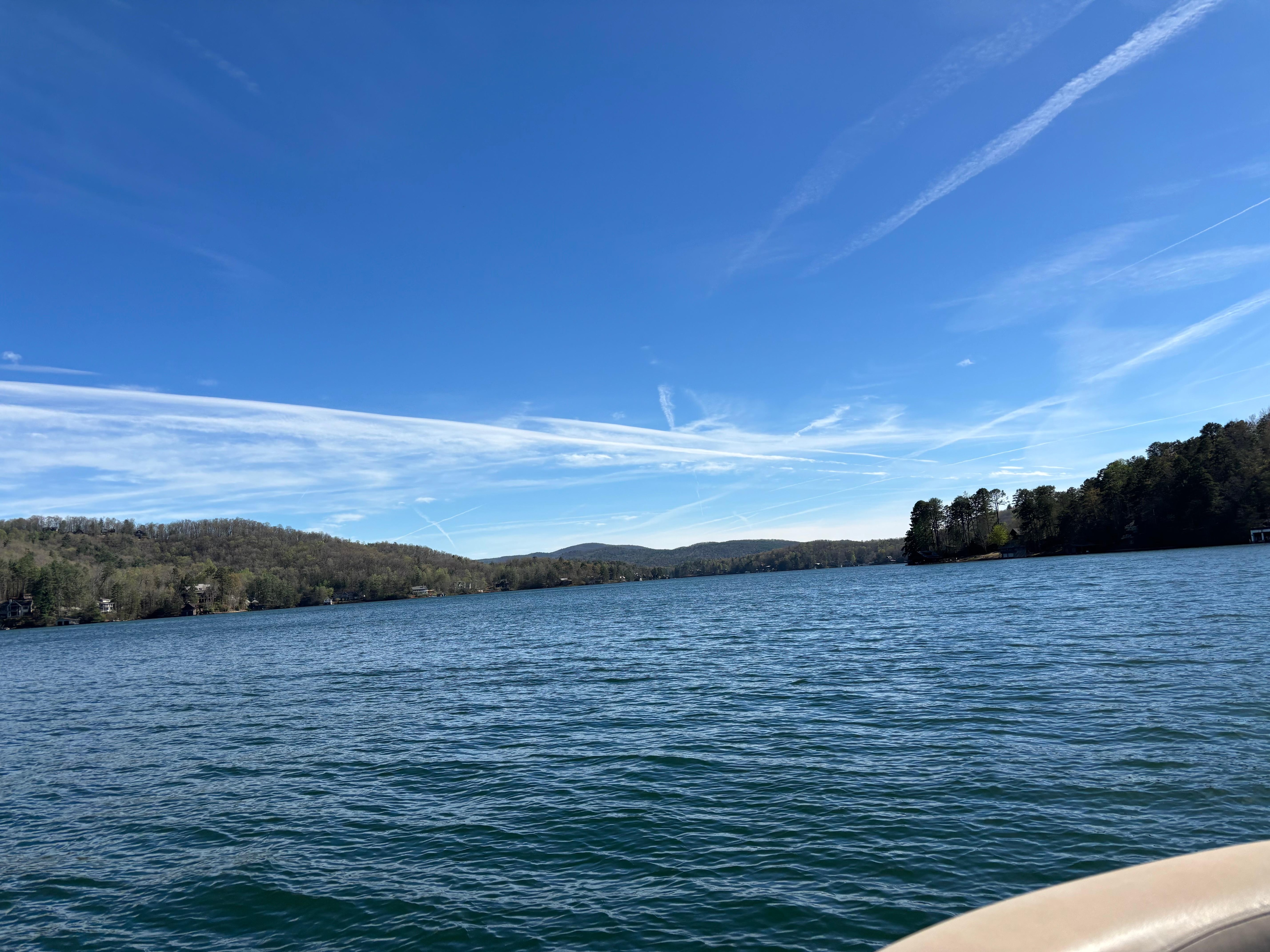 Gorgeous lake- rent a boat!!