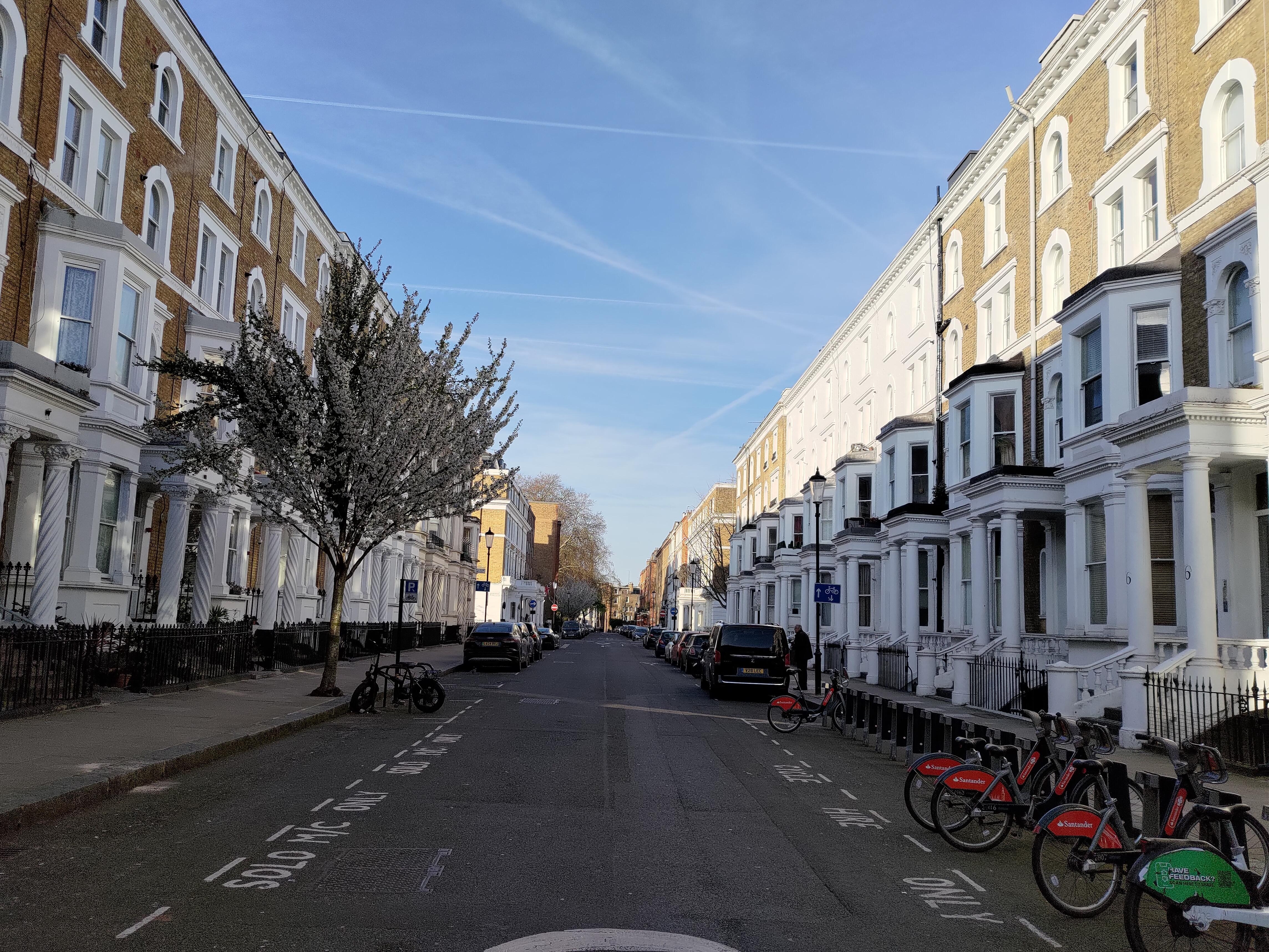 ホテルの並ぶ通り