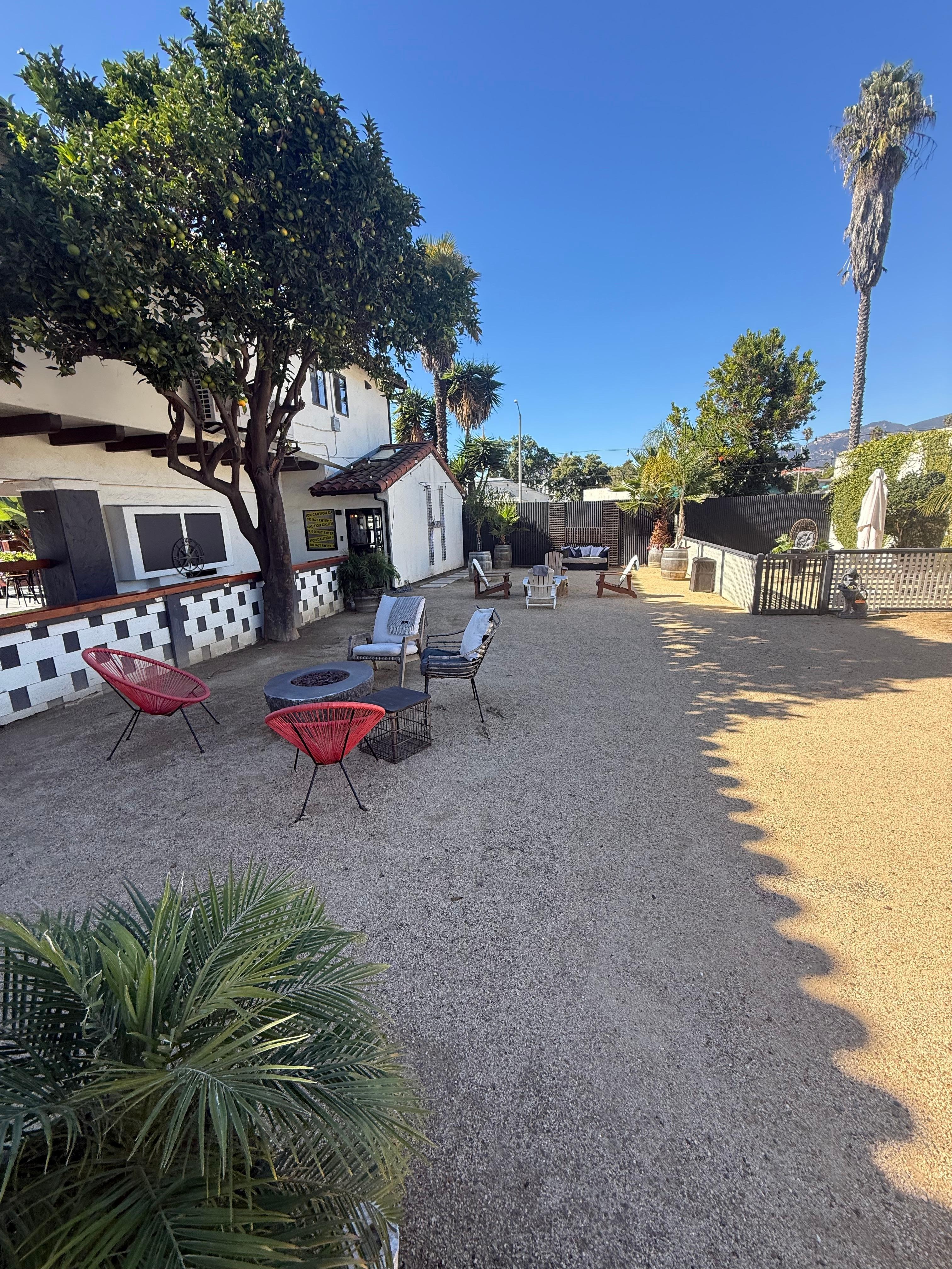 Outdoor sitting area with fire pit 