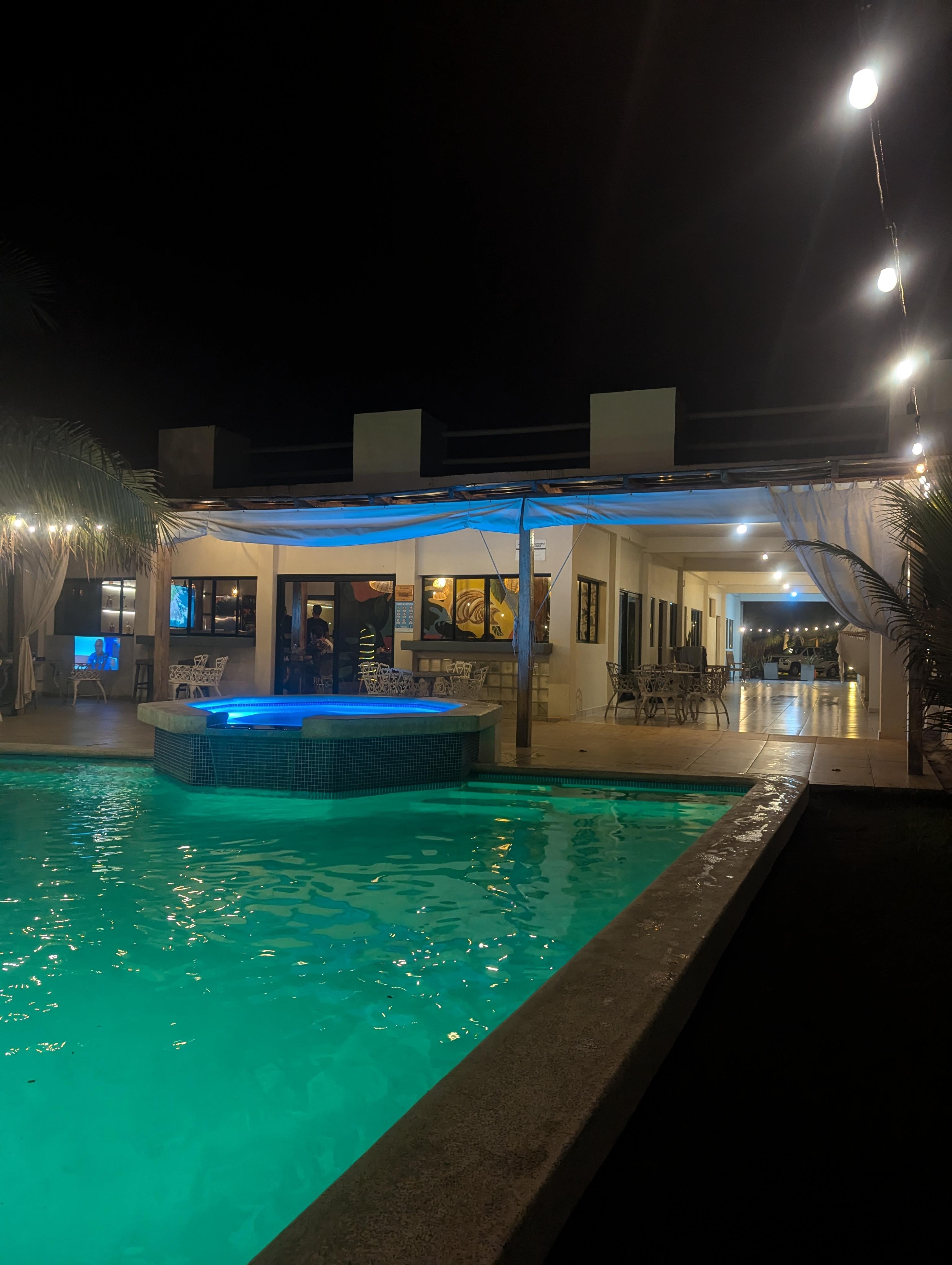 Nighttime view of restaurant 