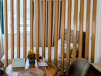 The sun shines through out this cosy unit.