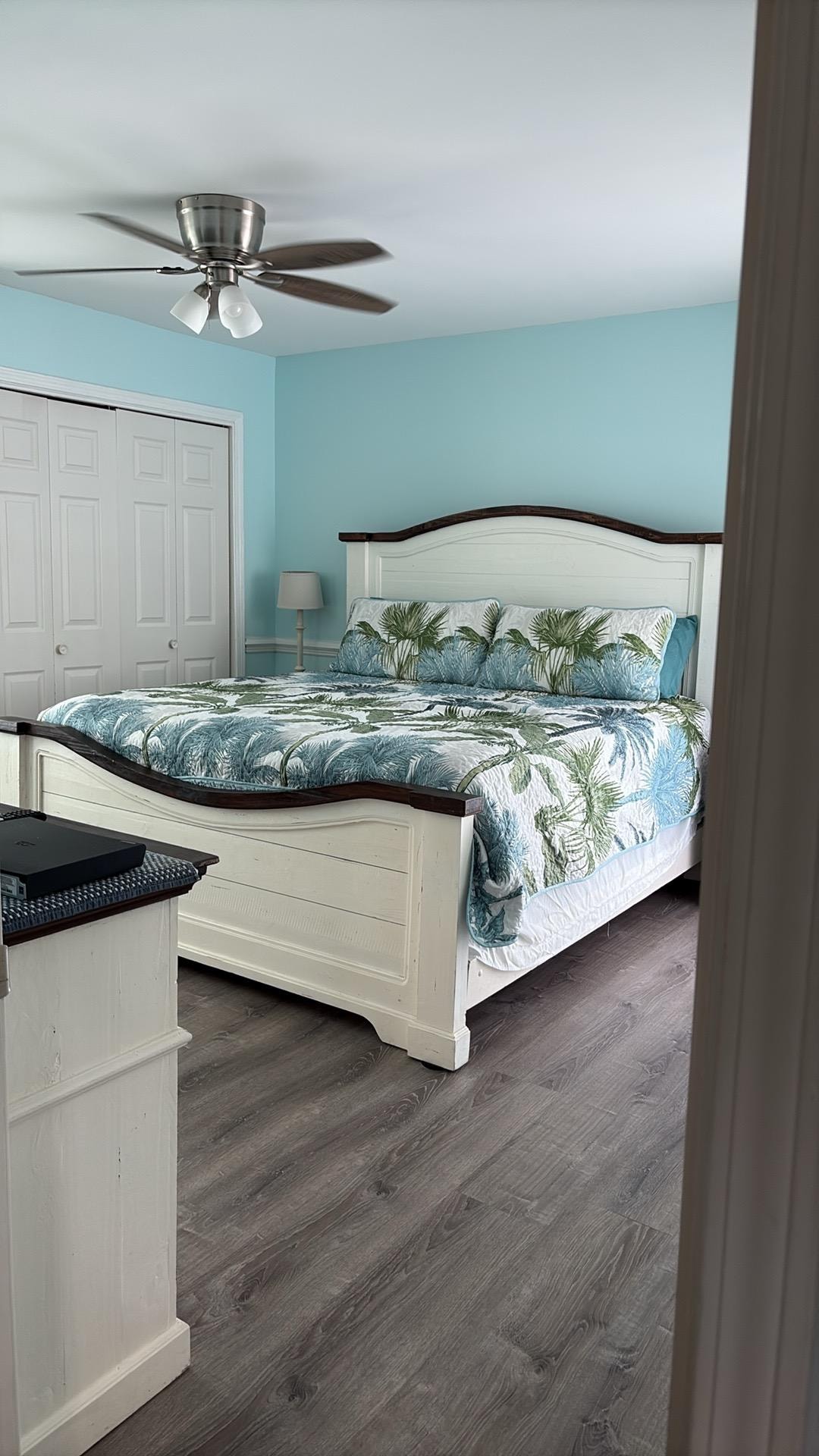 Beautiful beach decor. Very comfortable!