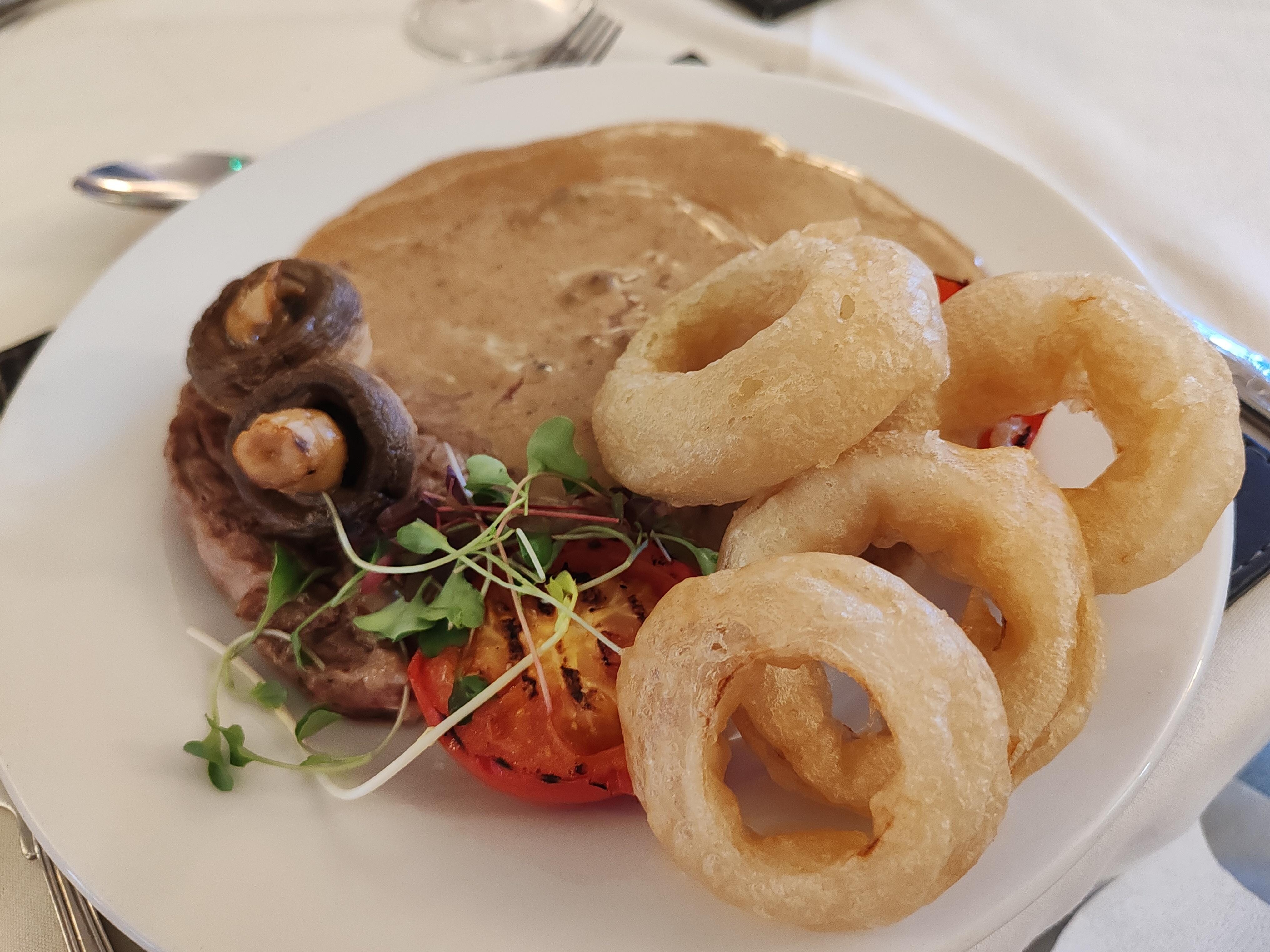 Steak with black pepper sauce