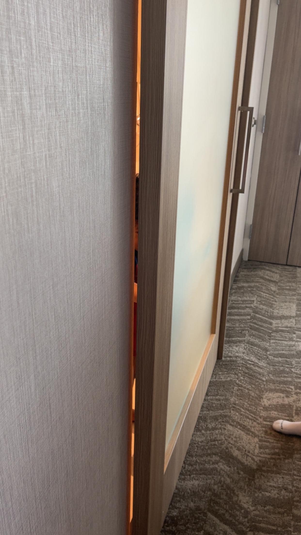 You could see people taking a shower from the door because of that gap.