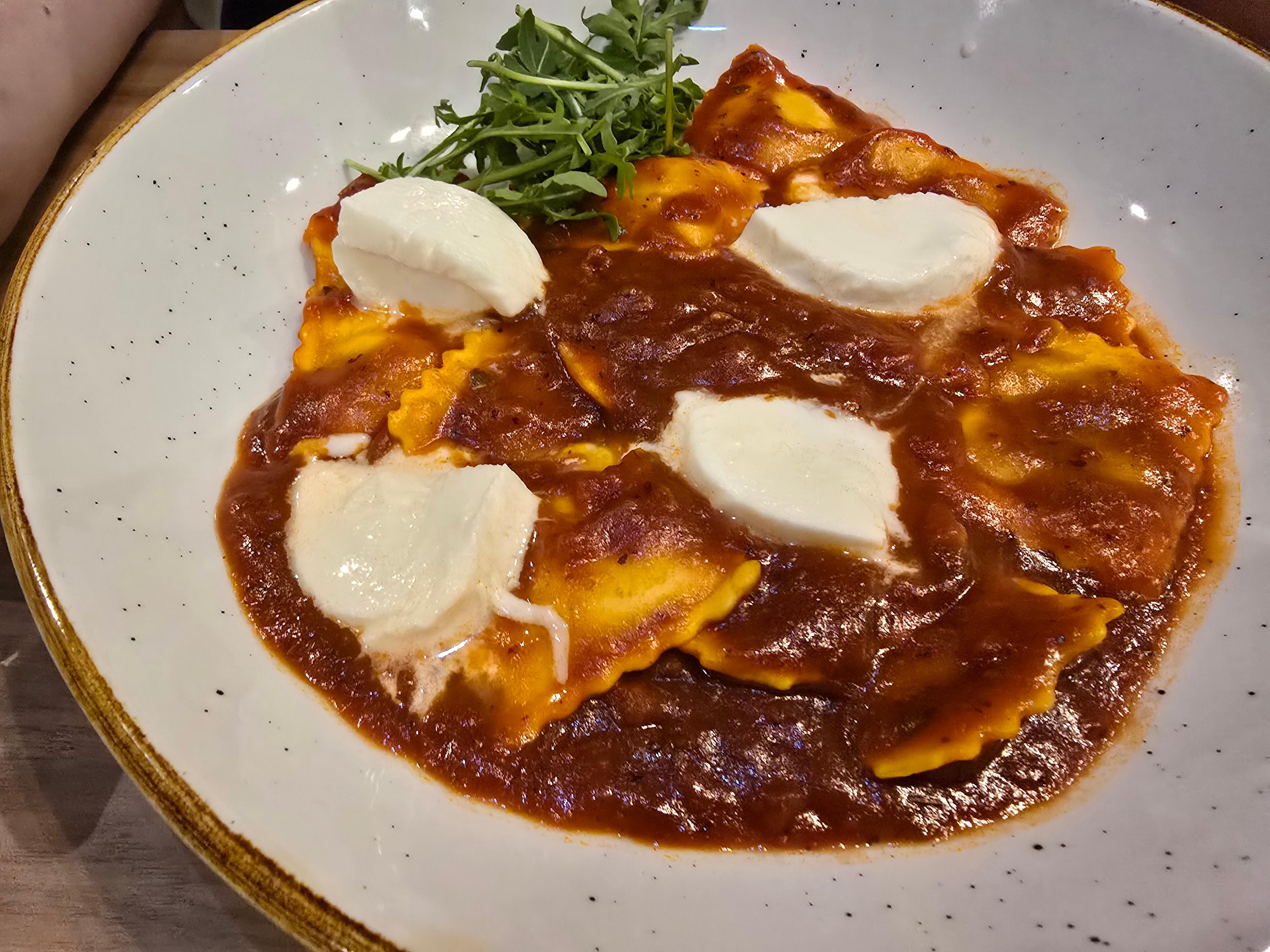 Spinach and ricotta ravioli, again not tasty. Truly disappointing for the price.