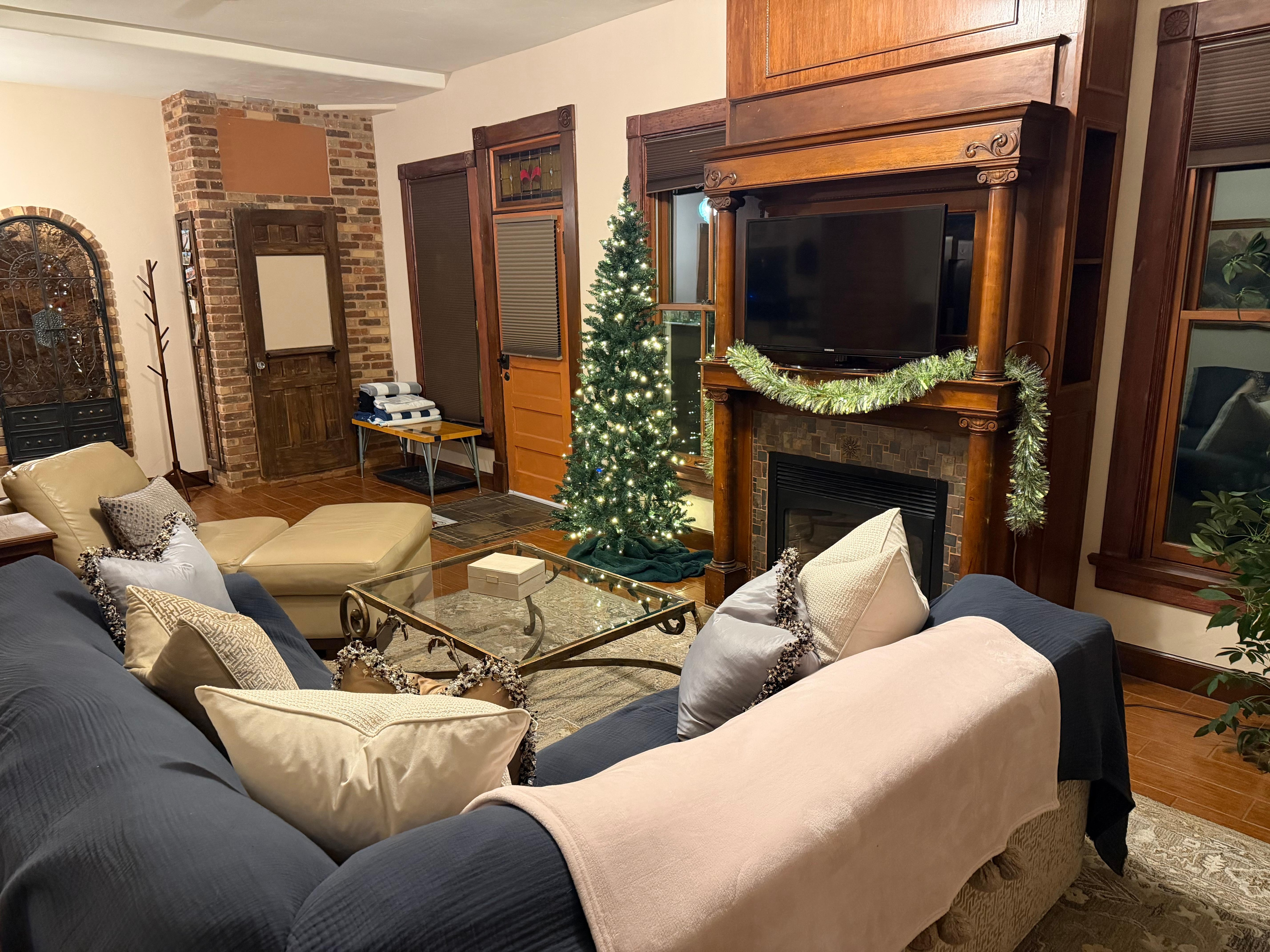 House was beautifully decorated for the holidays!