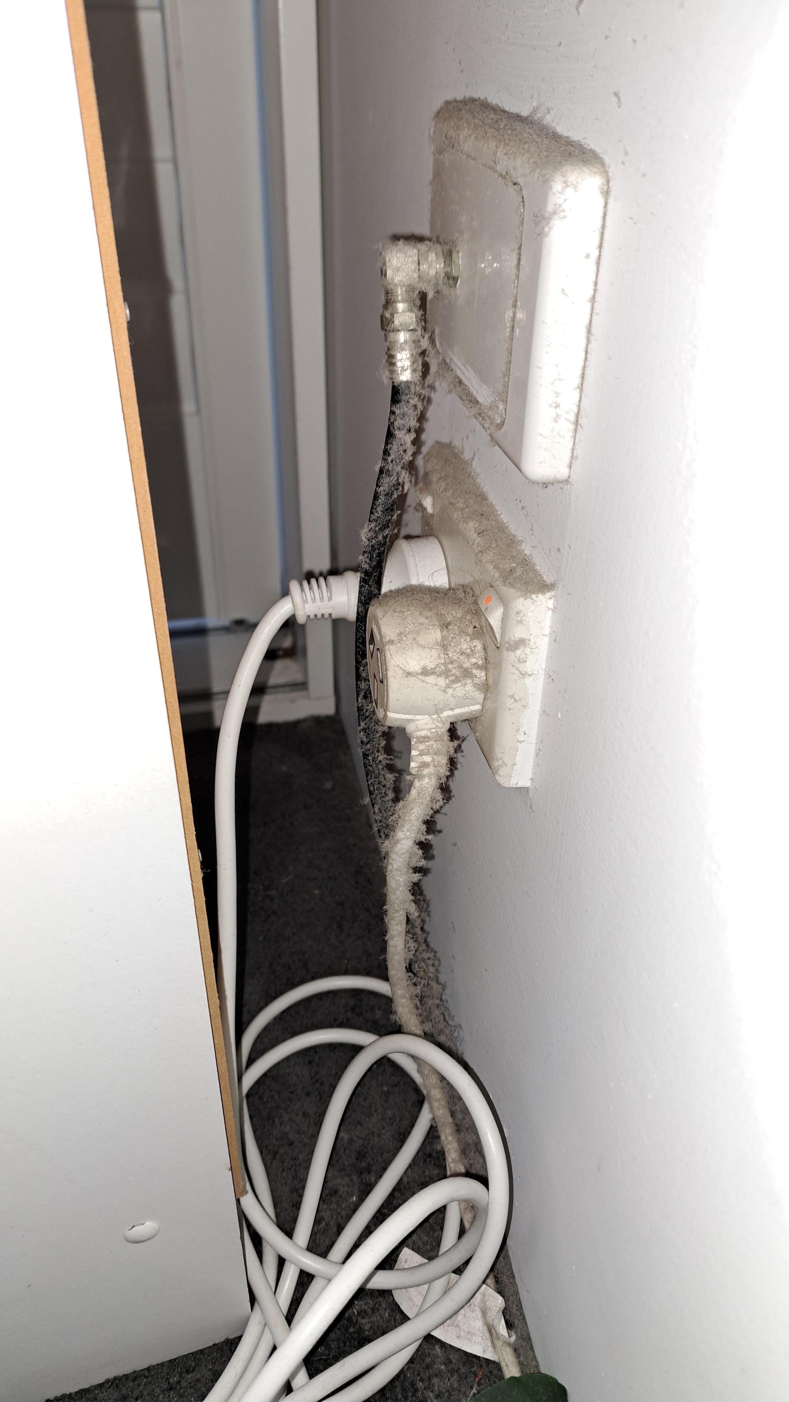 Dust on cables and plugs - not hard to reach