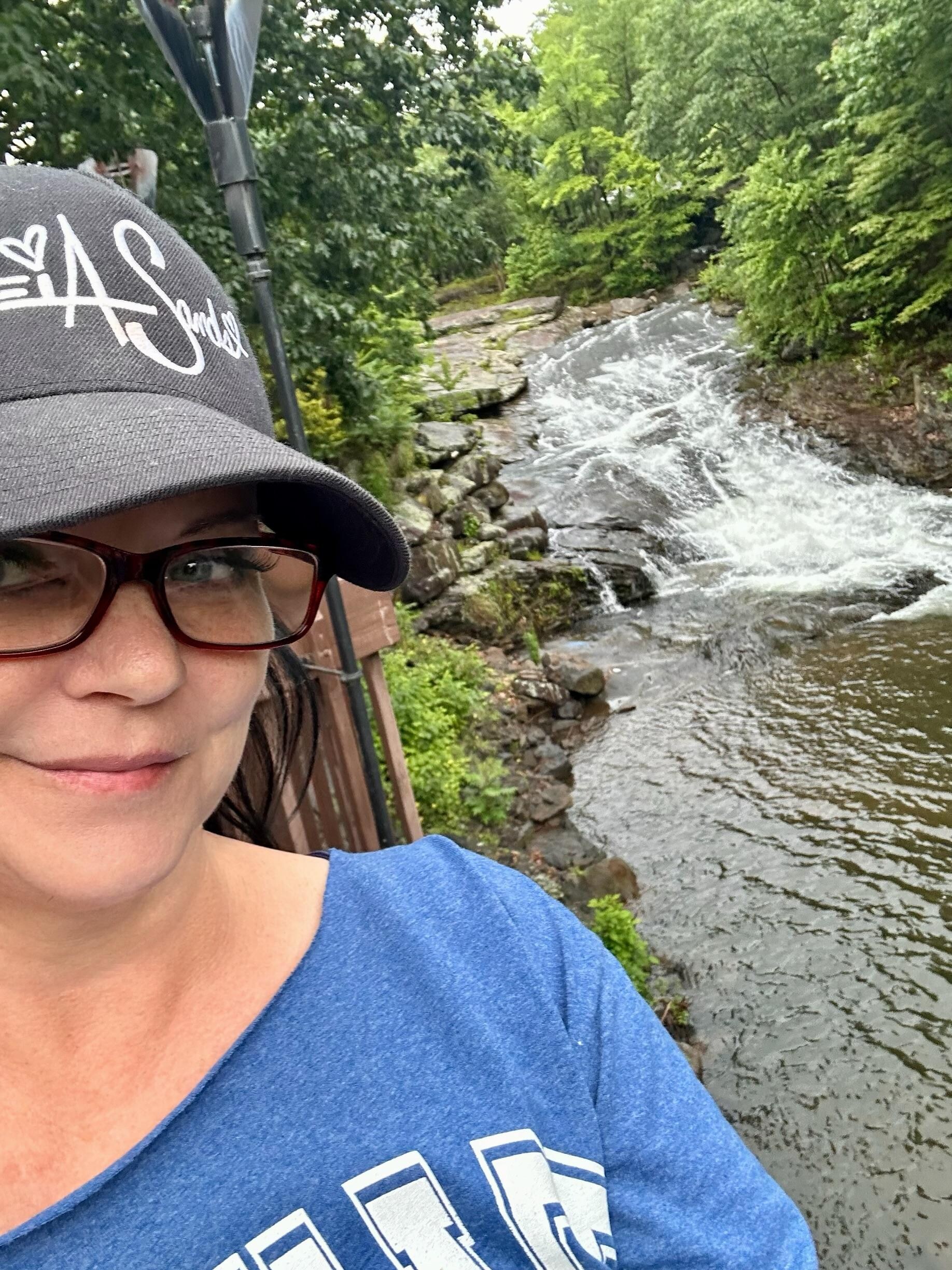 NYC Contemporary Street & Fine Artist LeiA Sands at The Woodlands Inn and Resort enjoying breakfast at the waterfalls.